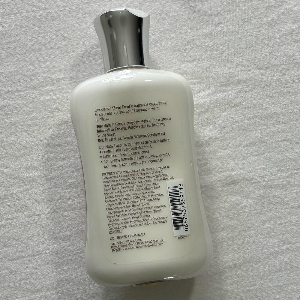 Bath & Body Works Sheer Freesia Signature Lotion Rare 8oz RETIRED - Picture 2 of 6